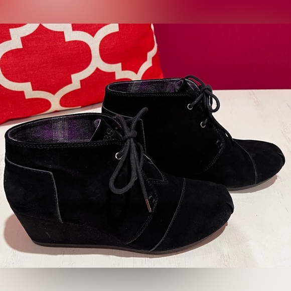 BOBS from Skechers - Black Suede Lace-Up Ankle Wedge Booties - Picture 4 of 8